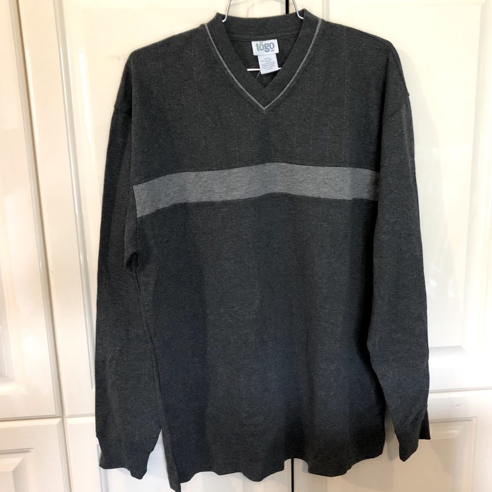 NWT togo Men’s V-Neck Grey Sweater Size - Medium